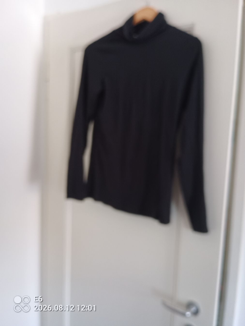 Pulls & Sweat-shirts: Schwarzer Rollkragenpullover – D'occasion à Zürich par Mitzi6 1