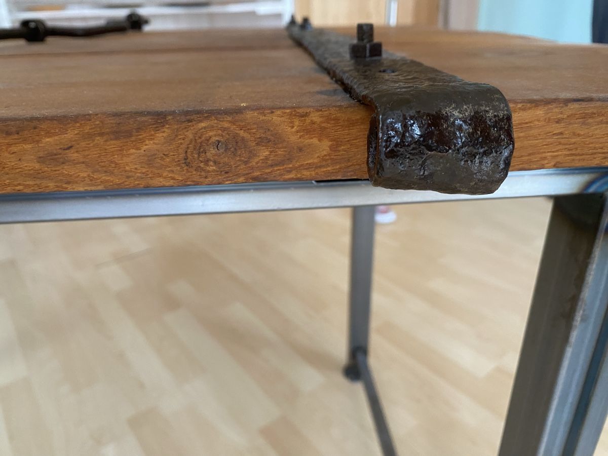 Scrivanie: Rustikaler Holztisch mit Glasplatte, Handgefertigt! – Nuovo e nell'imballaggio originale da wichtrach venduto da elvena 3