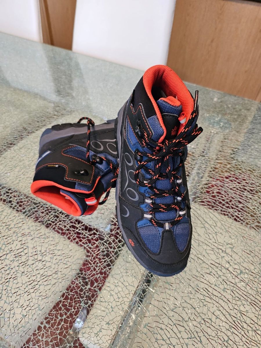Jack Wolfskin Chaussures garçon: Jack Wolfskin Gr. 35 – D'occasion à Luzern par Reni025 9