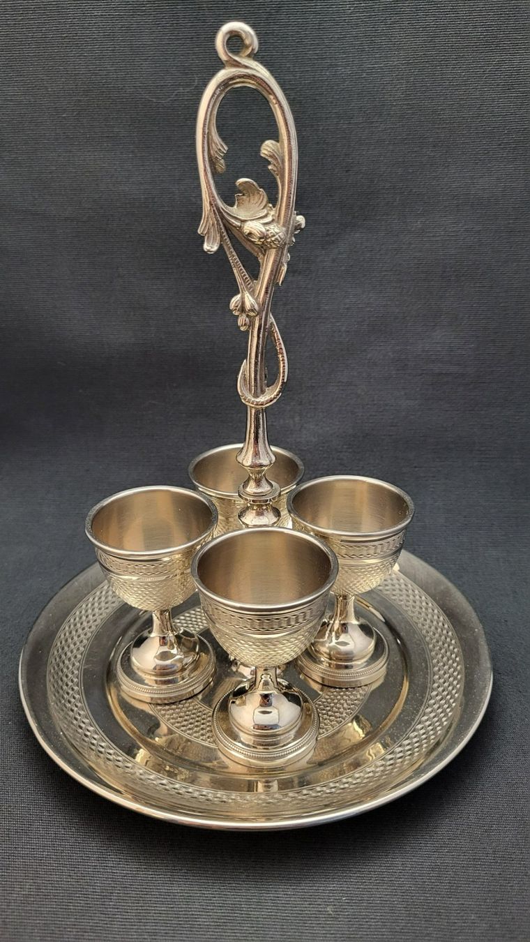 Figuren: Eicherbecher-Set mit Halter – Gebraucht aus Basel von spinne02