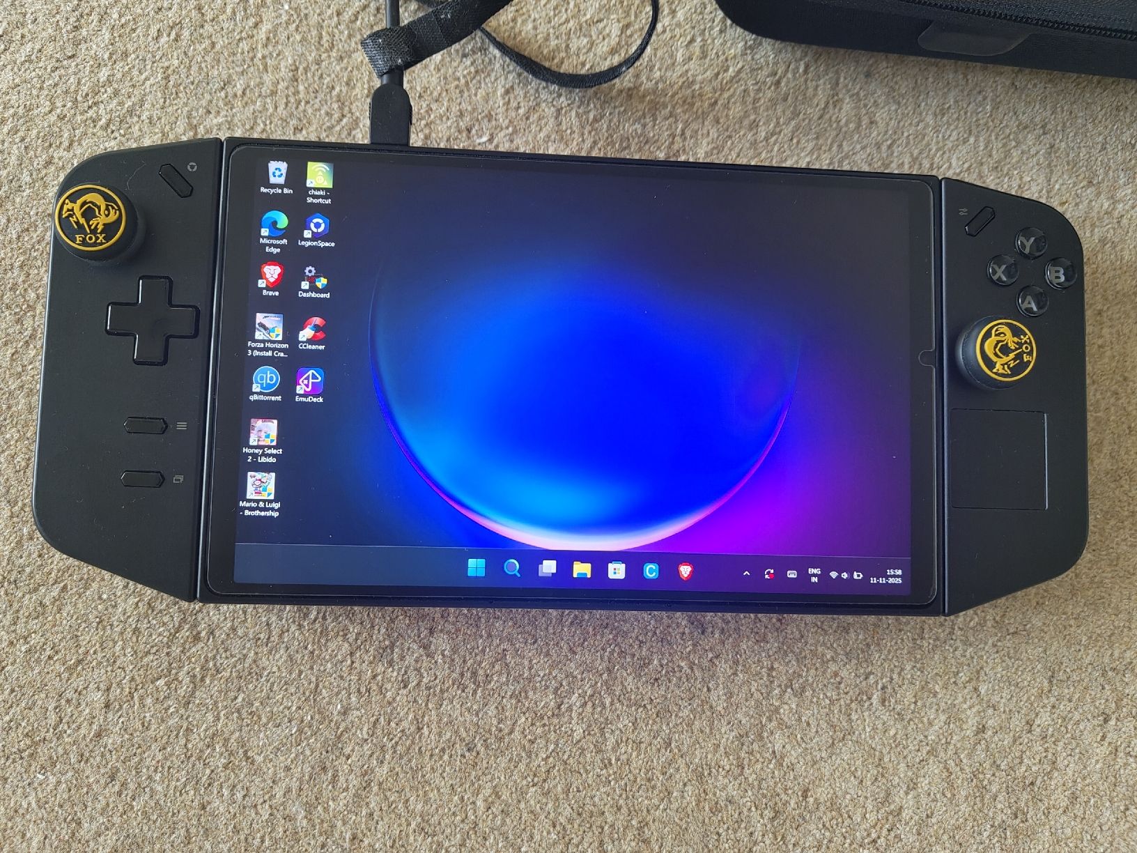 Lenovo Console: 2TB SSD - Lenovo Legion Go Handheld Gaming PC - Portable – Usato da Glattbrugg venduto da har_jgc7 3