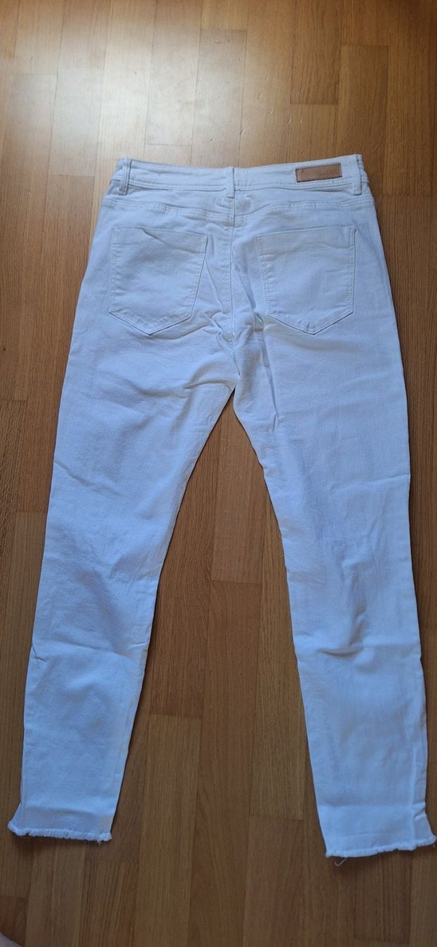 Stradivarius Jeans: Stradivarius, jeans blanc – Nuovo (secondo la descrizione) da Lussery-Villars venduto da pousinete02 3