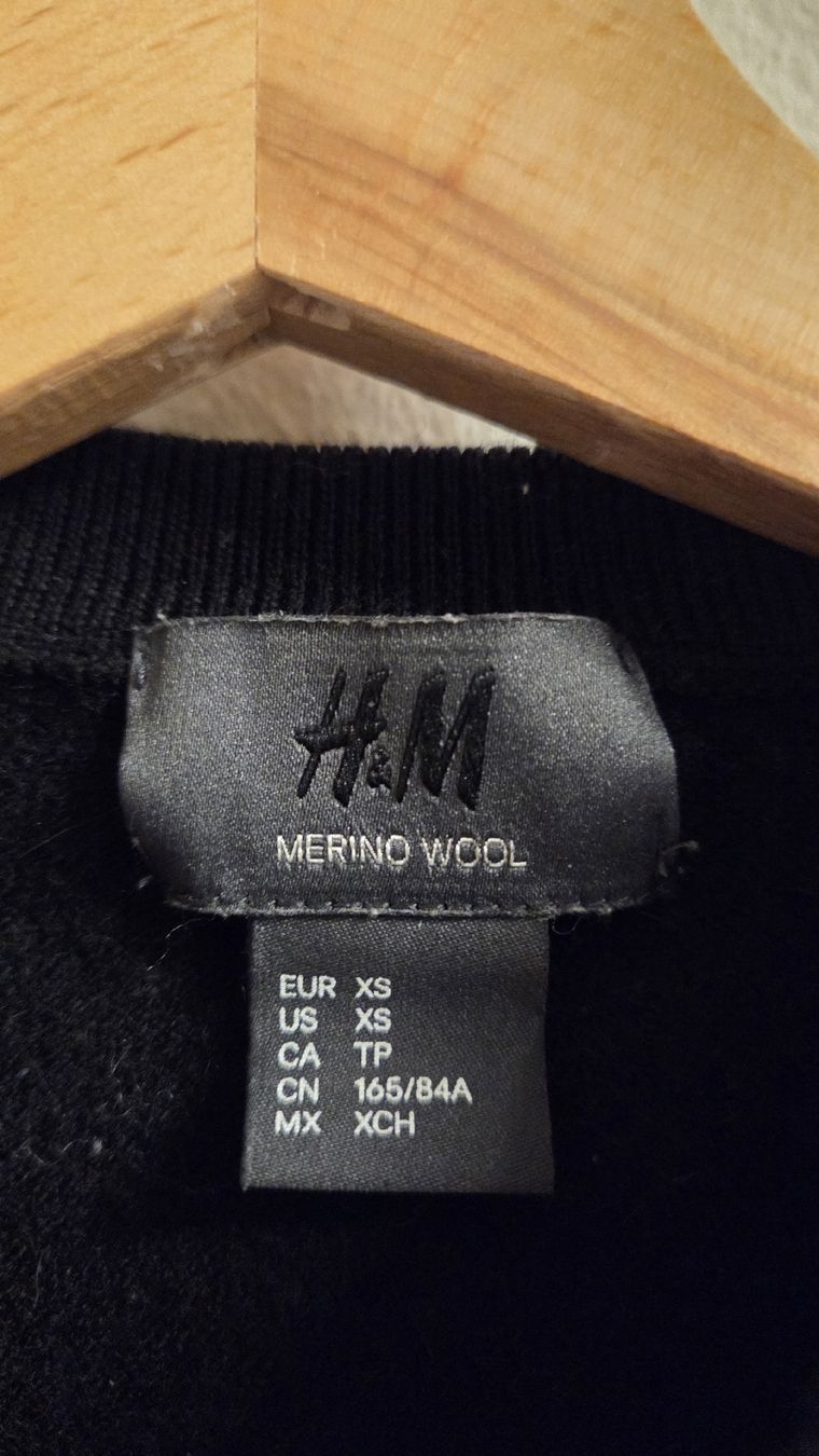 H&M Maglioni & Felpe: Schwarzer Pullover aus Merinowolle, Grösse XS – Usato da Dättwil AG venduto da Mafalda007 4