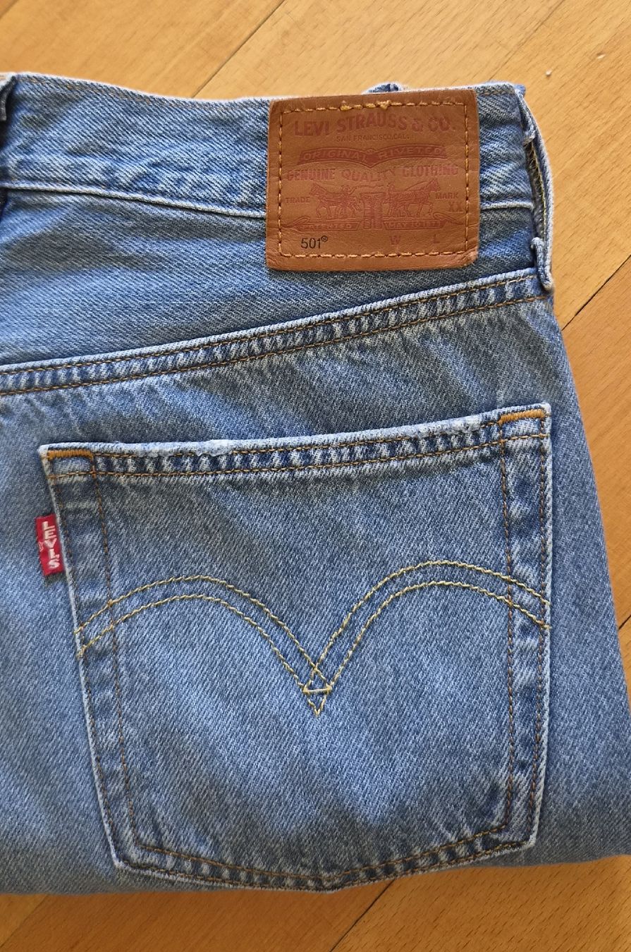 Levi's Jeans: Levi's 501 crop – Gebraucht aus La Chaux-de-Fonds von VenexiaStevenson