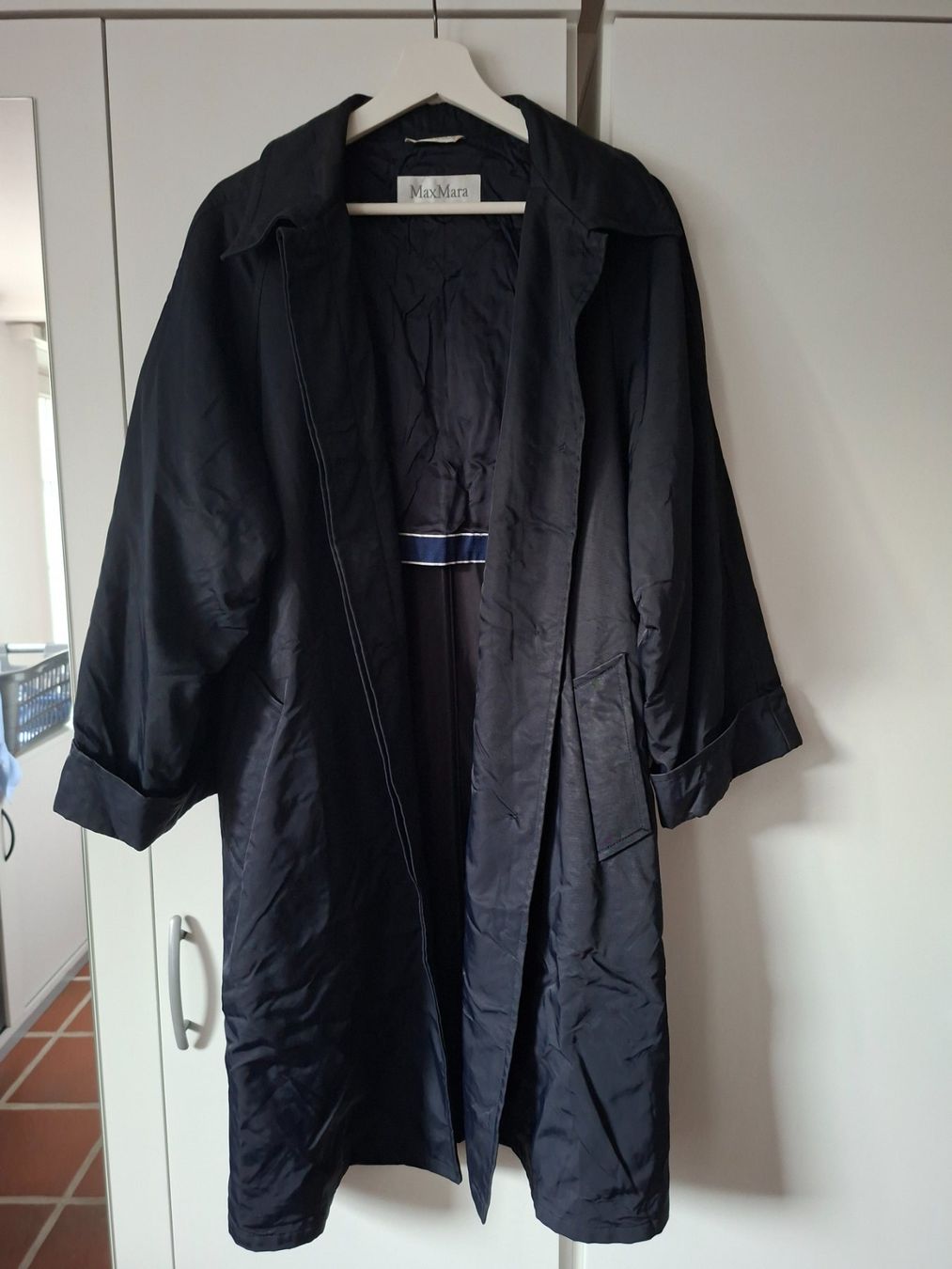 Max Mara Cappotti: Max Mara; schwarzer Regenmantel / Mantel Gr. 40 – Usato da Boniswil venduto da Totomat-Lady 8