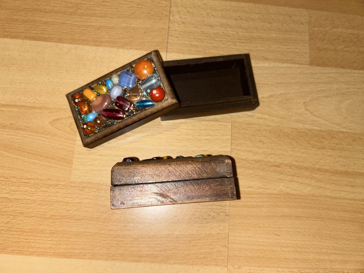 Anhänger: Schmuckschatuellen, 2 Stk. – Gebraucht aus Hallwil von Zoeizy