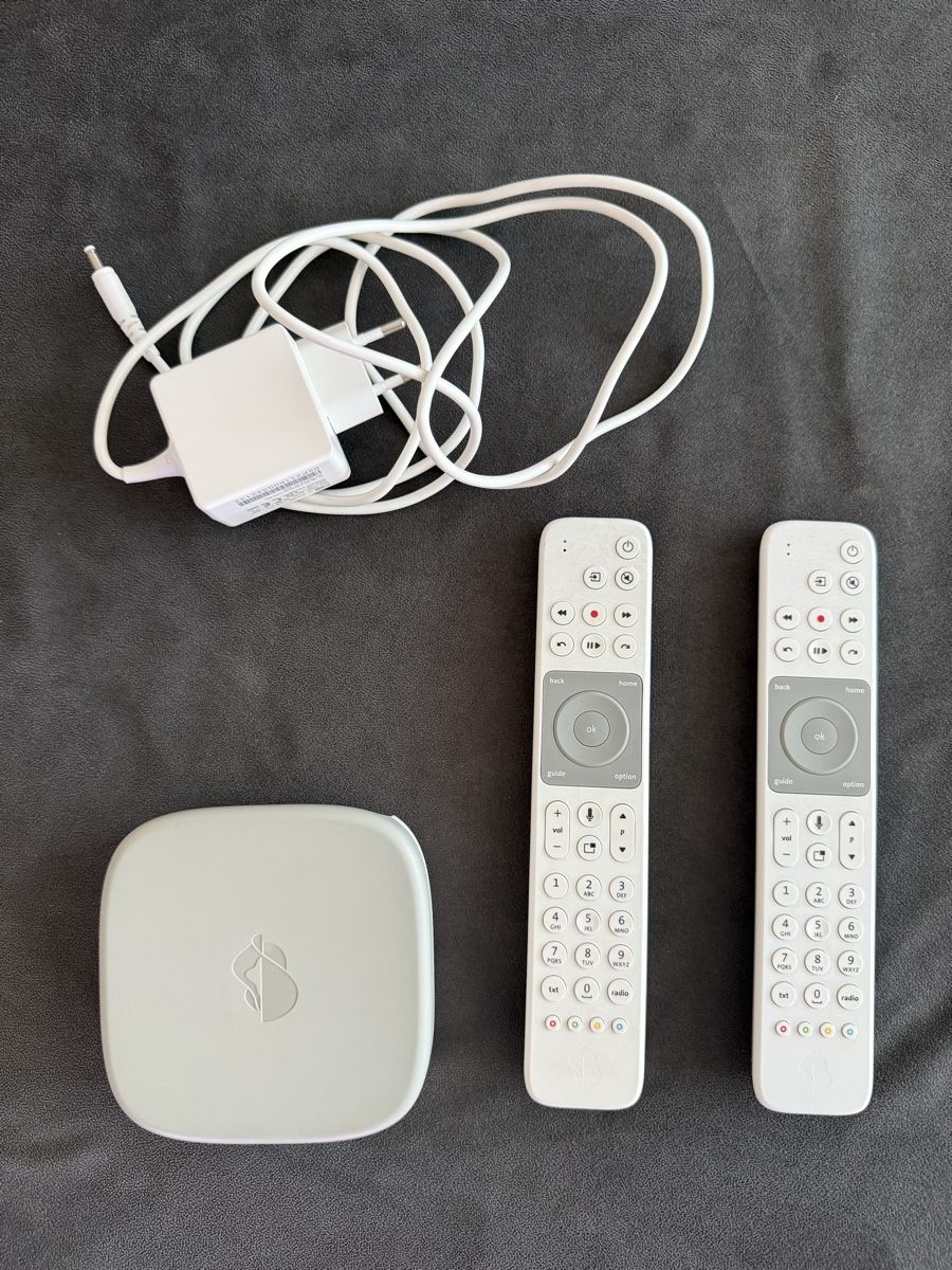 Ricevitori: Swisscom Box + 2 Fernbedienungen – Usato da Herisau venduto da Antonys
