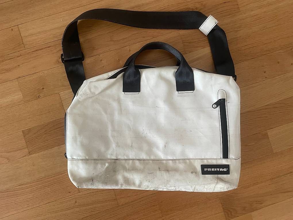 Freitag Borse: Freitag Tasche weiss – Usato da Basel venduto da Michellesarah