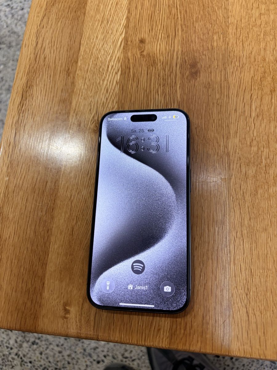 Apple Handys / Smartphones: Iphone 15 Pro Top Zustand – Neu (gemäss Beschreibung) aus Trimmis von HobbyGR2017 1