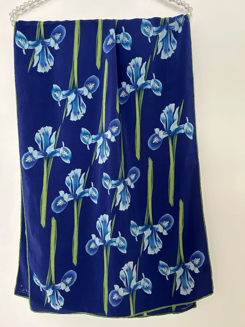 Fabric Frontline Foulards, Tücher & Schals: Frontline Seidenschal, handroulliert 46x132 cm. – Gebraucht aus Horn von Resvi 1
