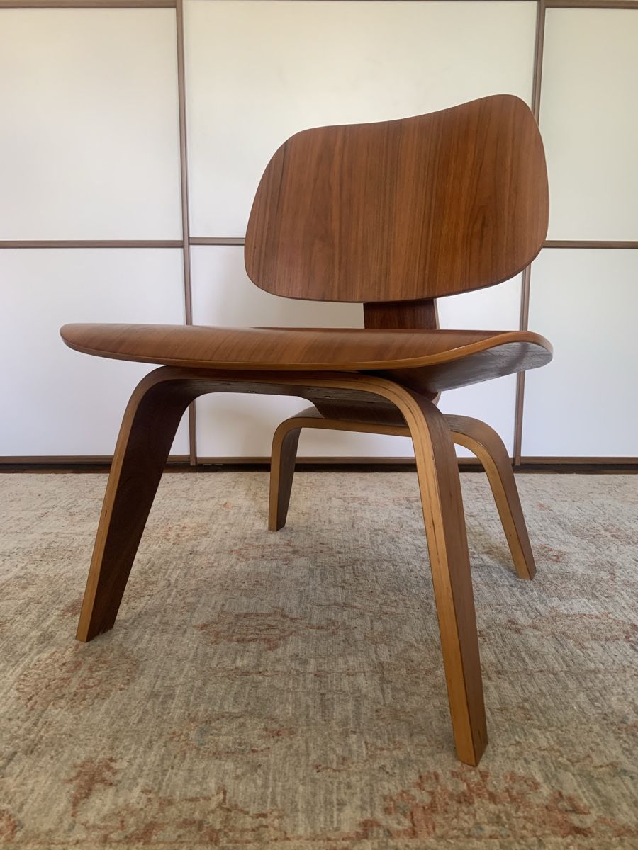 Eames Poltrone: Fauteuil Eames MCW Chaise pour Vitra - Noyer – Usato da Lausanne venduto da Xiaoxi 1