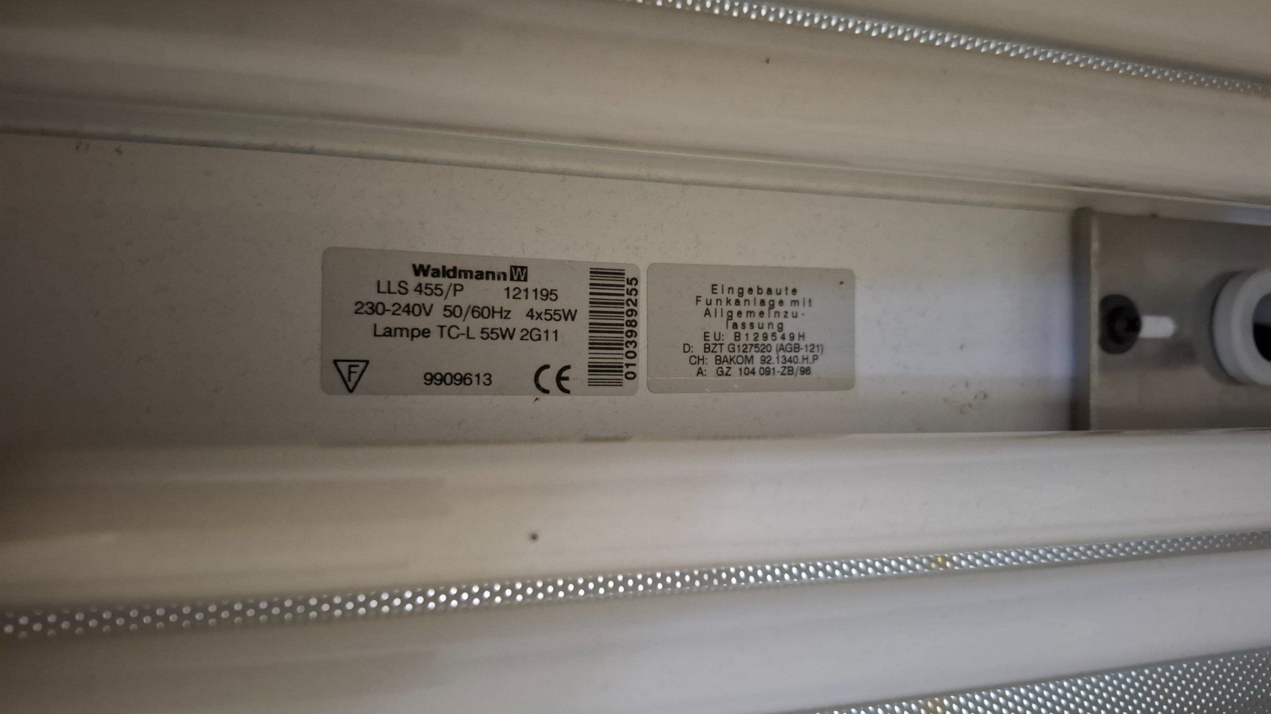 Lampade: Waldmann Stehleuchte Büroleuchte – Usato da Zug venduto da marc.attinger 4