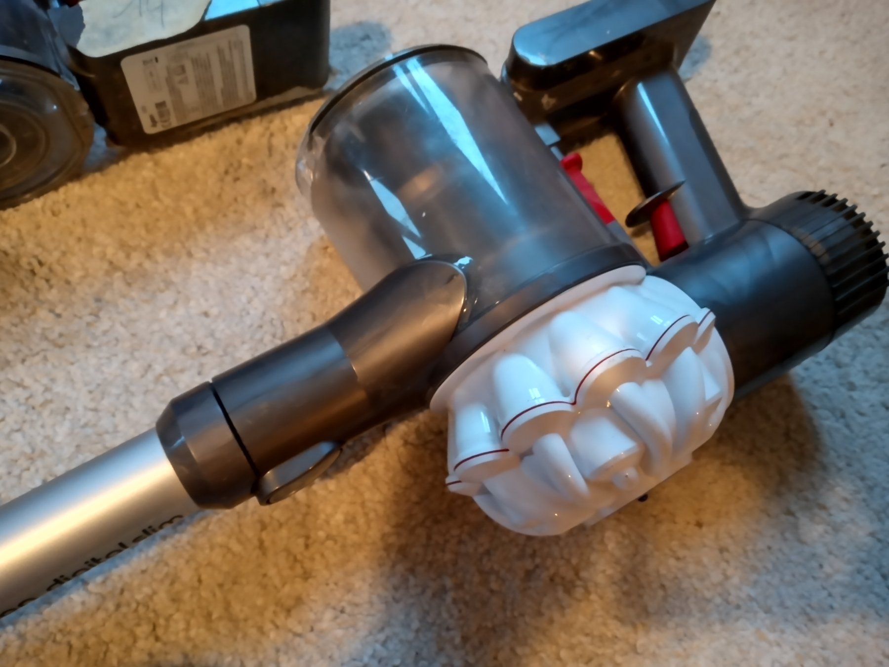 Dyson Aspirapolveri & Accessori: 2x Handstaubsauger Dyson DC62 V6 – Usato da Prez-vers-Siviriez venduto da Monija70 4