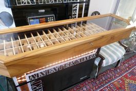 Uhrenvitrine Massiv Holz Schreiner Handarbeit Einzelstück