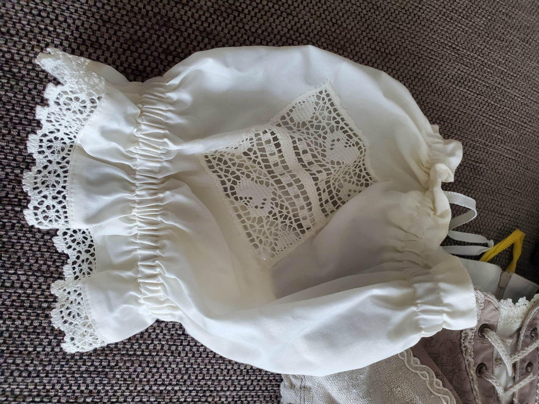 Costumi: Dirndl / Oktoberfest 2-teilig – Usato da Münchwilen TG venduto da Renecz 3