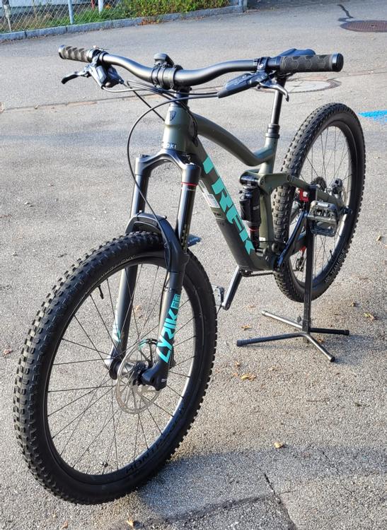 trek remedy 8 olive grey