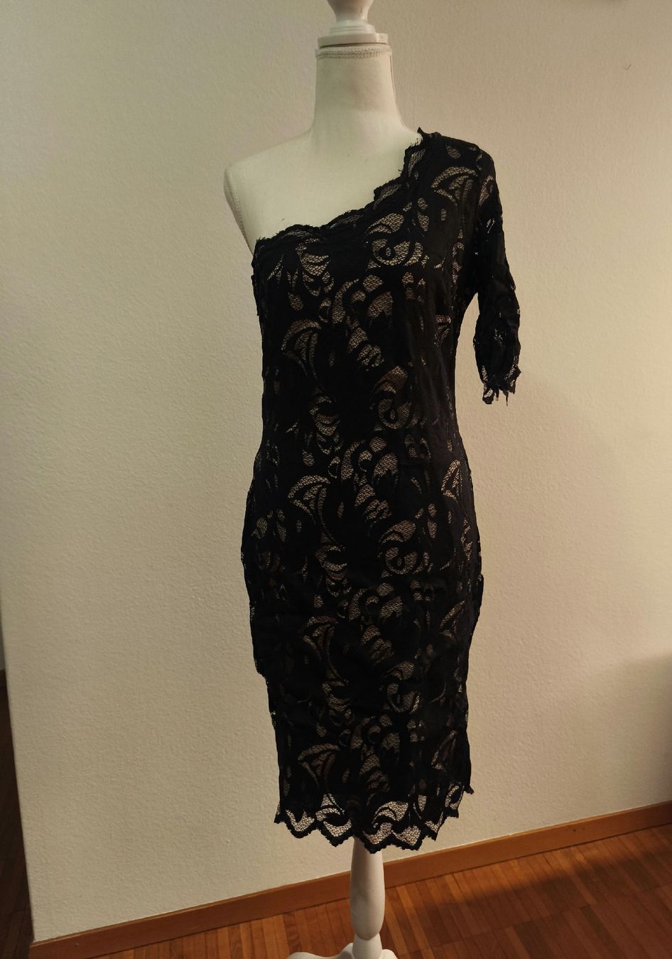 H&M Vestiti: Schwarzes Spitzenkleid, Gr. M, One Shoulder - H&M – Usato da Winterthur venduto da leovale