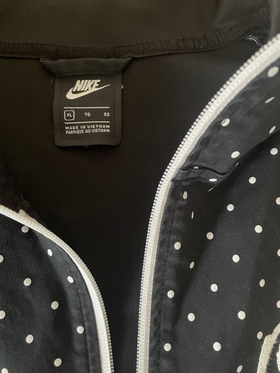 Nike Pulls & Sweat-shirts: Pull Nike  – Neuf (Voir description) à Nyon par ombles10 2