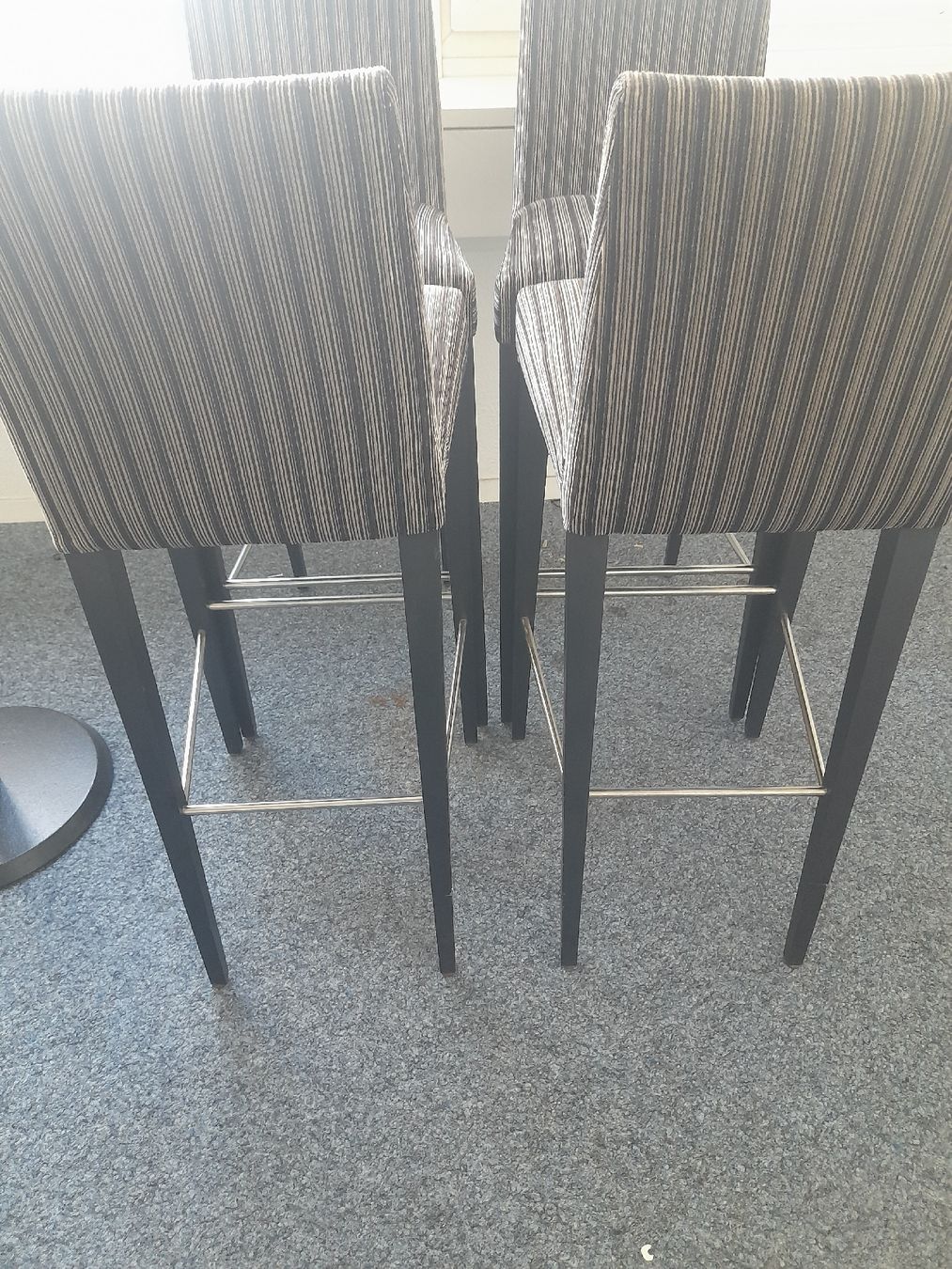 Tavoli: stehtisch mit 4 Barhockern – Usato da Glattbrugg venduto da B_B 3