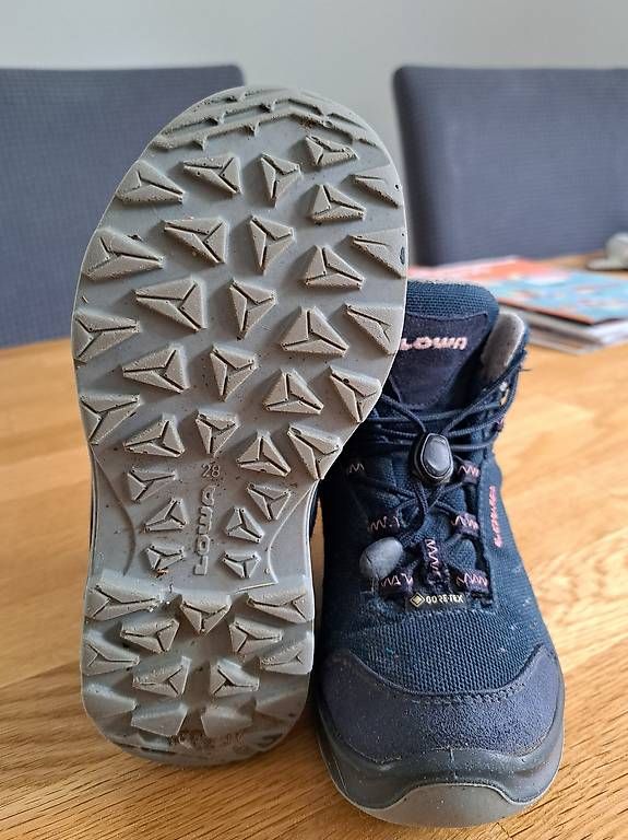 Lowa Scarpe da uomo: Lowa Kinderwanderschuh 28 – Usato da Tann venduto da Monia87