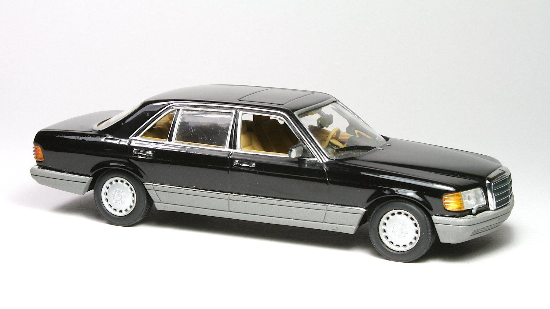Minichamps Modellini d'auto: Mercedes Benz 560 SEL – Usato da Elsau venduto da Peekay8 5
