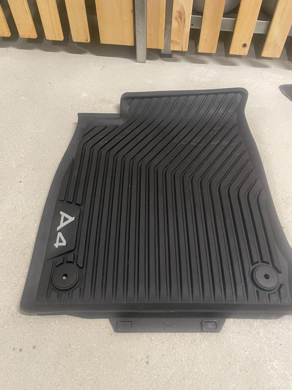 Tappeti & Tappetini: Audi A4 B9 Gummimatten Winter – Usato da Oberwil BL venduto da max_dw88 4
