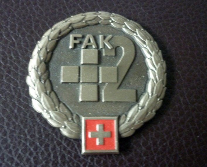 Schweizer Armee Uniformi: 2 Schweizer Armee Beret Embleme - Béret Emblem – Difettoso da Adliswil venduto da di_hans 5