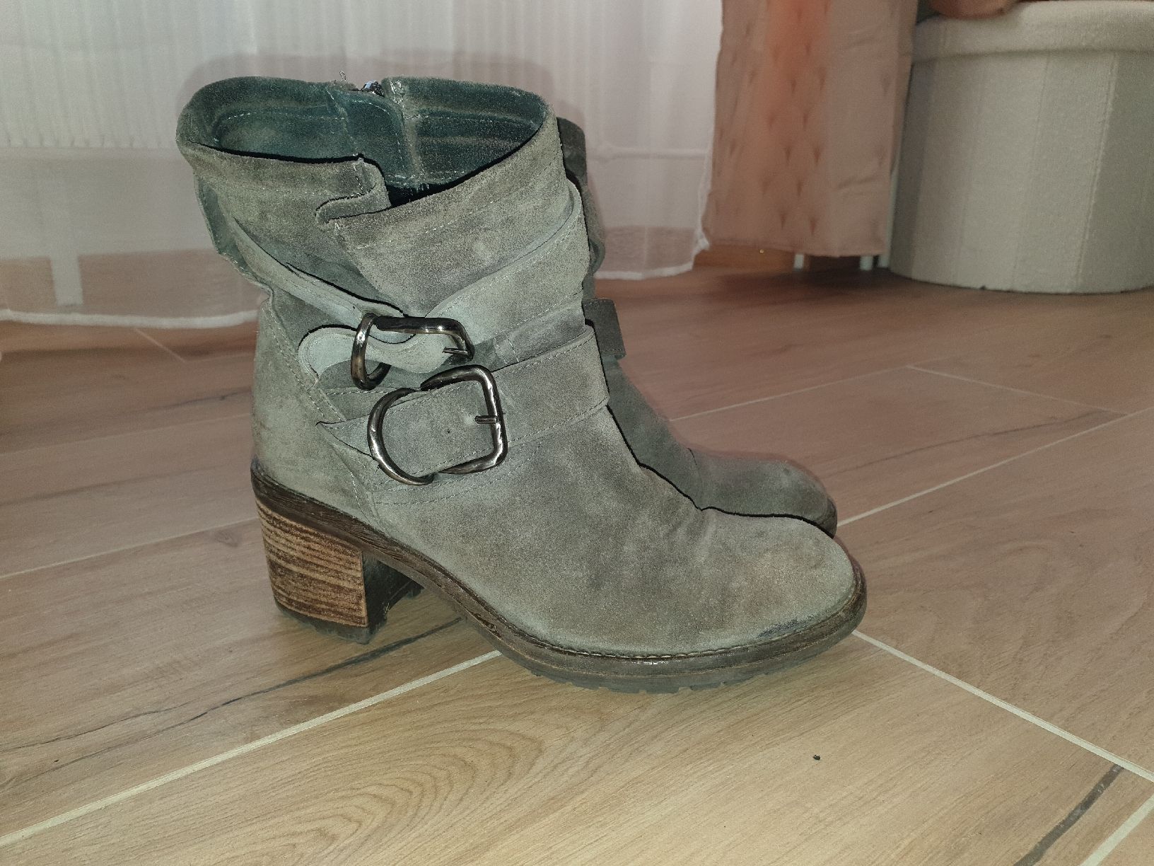 Scarpe da donna: Belles Bottines Texto en Daim Marron T.38 – Usato da Travers venduto da adr_qyj5 1