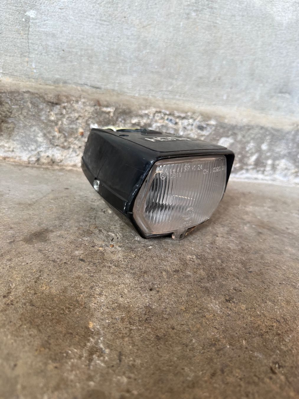 Puch Parti ricambio per ciclomotori: Puch Maxi Lampe Eckig Schwarz – Usato da Fahrni b. Thun venduto da berger_tuning34 2