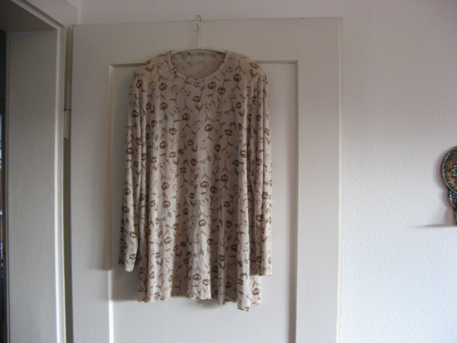 Blusen: Shirt Bluse Gr. 42 mit Schulterpolster – Gebraucht aus Zürich von apil 3