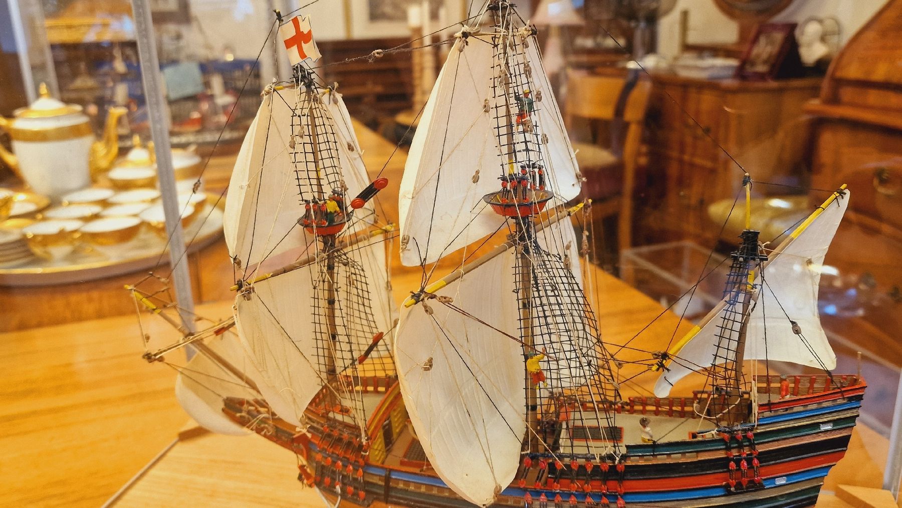 Kit di modellismo & Modellini statici: Schiffsmodell Mayflower mit Vitrine – Usato da BERN venduto da Intarsia 2