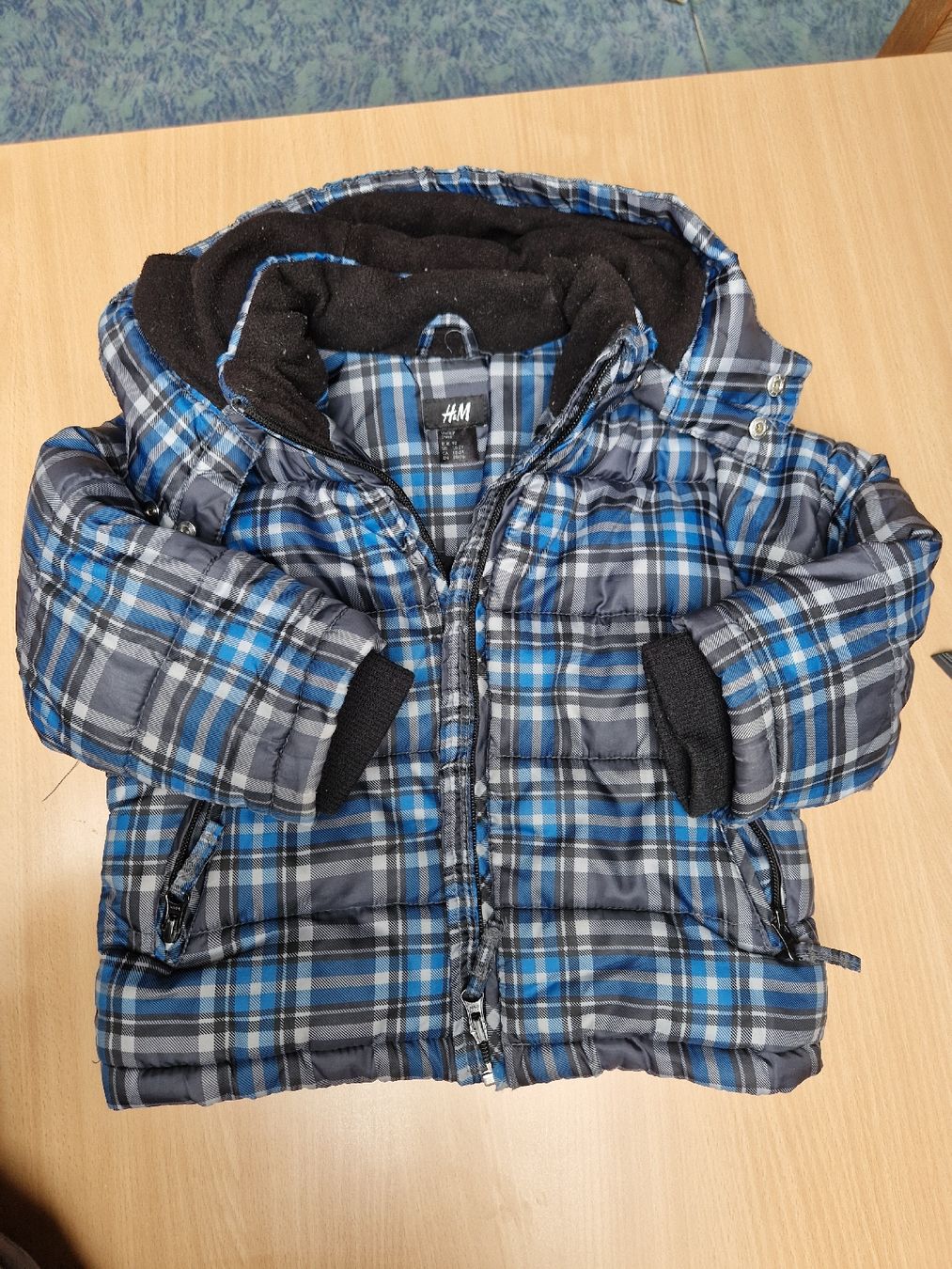 H&M Vestes & Manteaux: Kinder Winterjacke H&M – D'occasion à Hornussen par Rysrys
