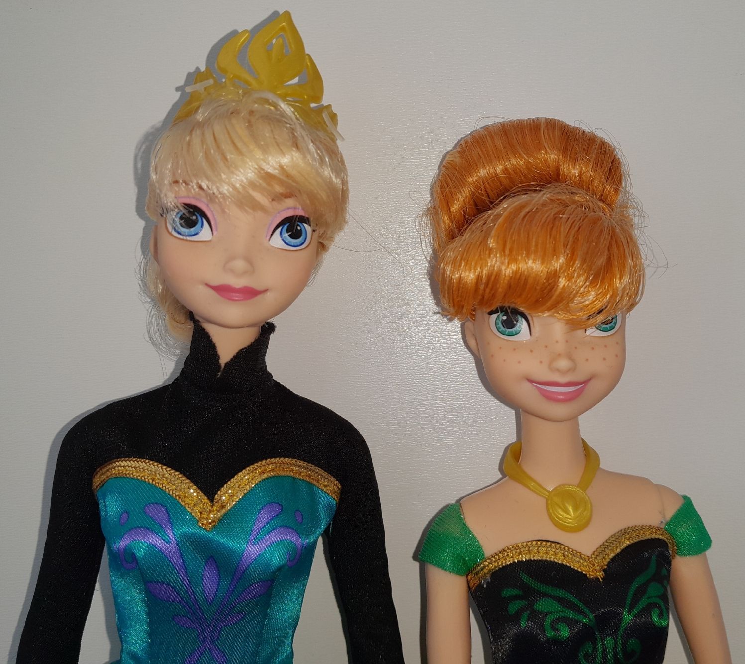 Disney Bambole: Elsa und Anna – Nuovo (secondo la descrizione) da Alchenflüh venduto da roh_6xk8 1