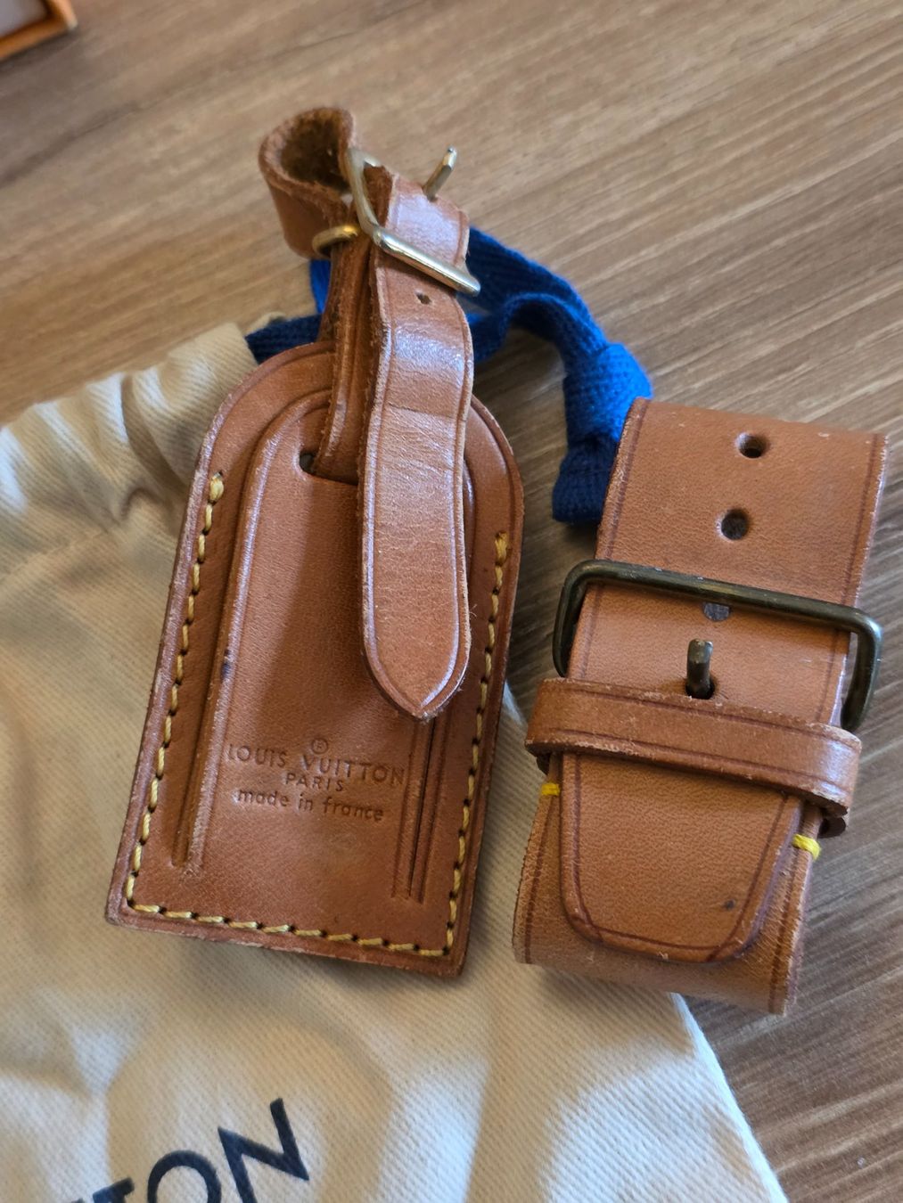 Louis Vuitton Borse: Louis Vuitton Schloss , Anhänger Set – Usato da Binningen venduto da lieblingsstyle 3