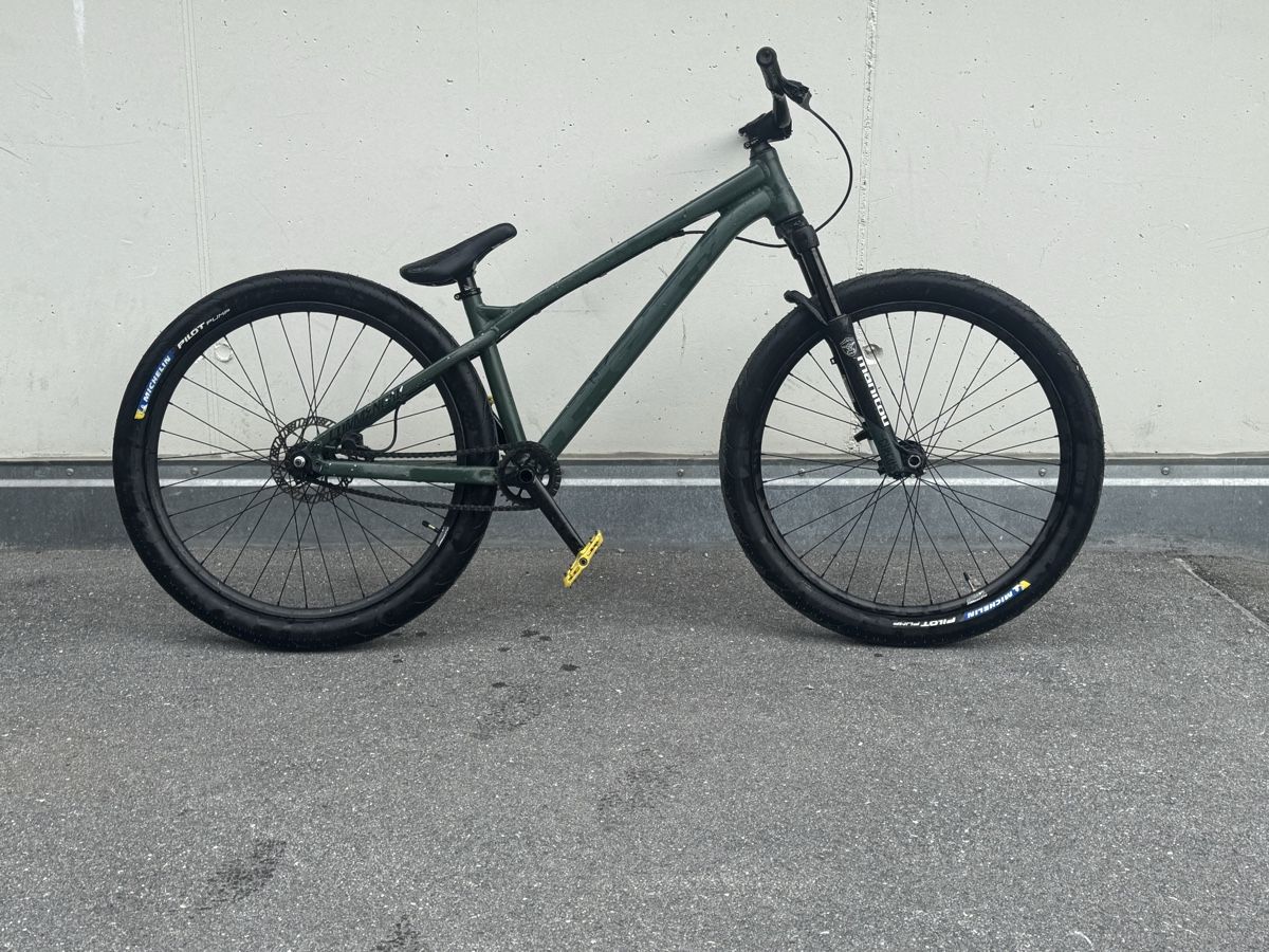 Commencal Velos: Commencal dirt bike absolut – Gebraucht aus Täsch von elgordo