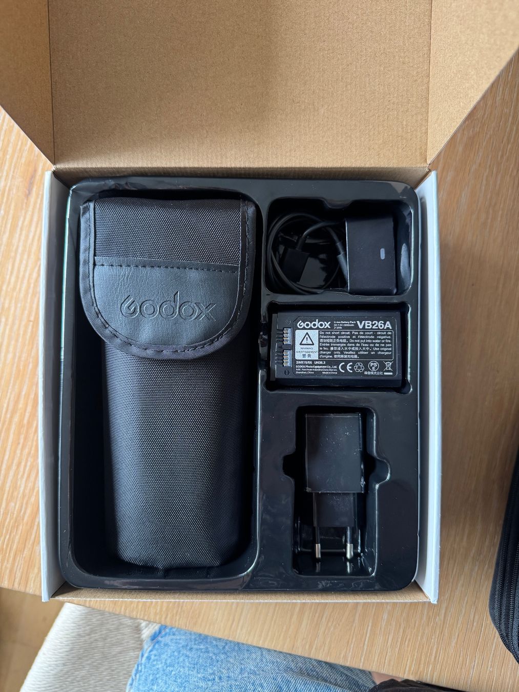 Godox Flash: Godox Speedlite V1 Canon X Pro Trigger Accessories Kit – Usato da Zürich venduto da ket_5bkq 8