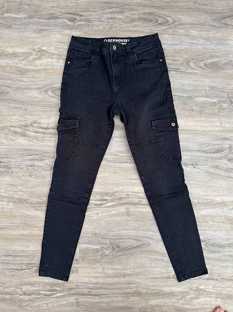 Pantaloni neri cargo