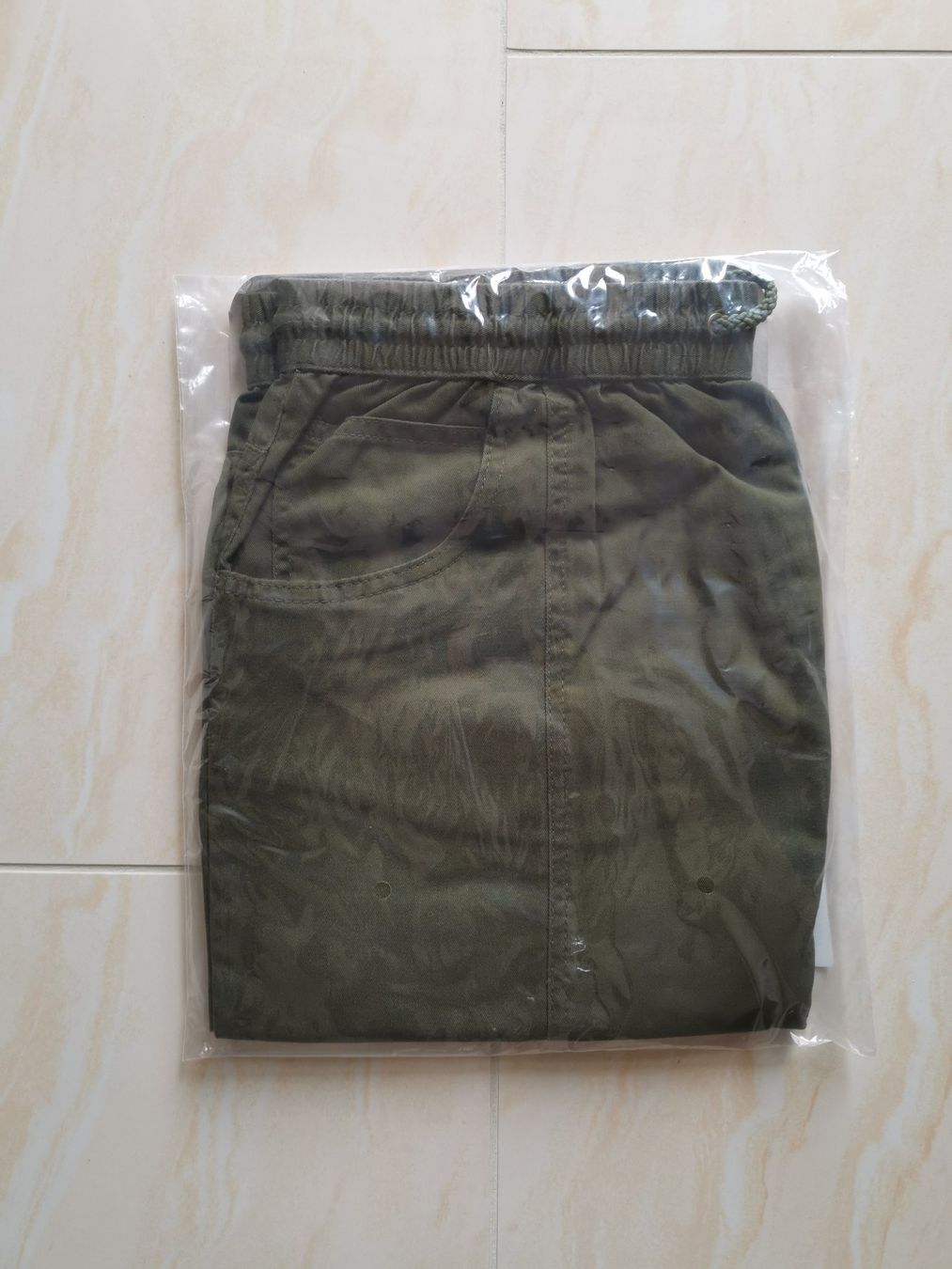 Pantaloni: Schlupfbermuda Khaki in Gr. 54 – Nuovo e nell'imballaggio originale da Dornach venduto da Hei50