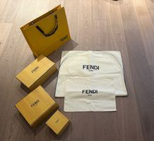 Set aus Fendi Kleidersack, 3 Boxen und Bag - neu & original