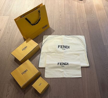 Fendi Schachteln & Kleidersack  - neu & original