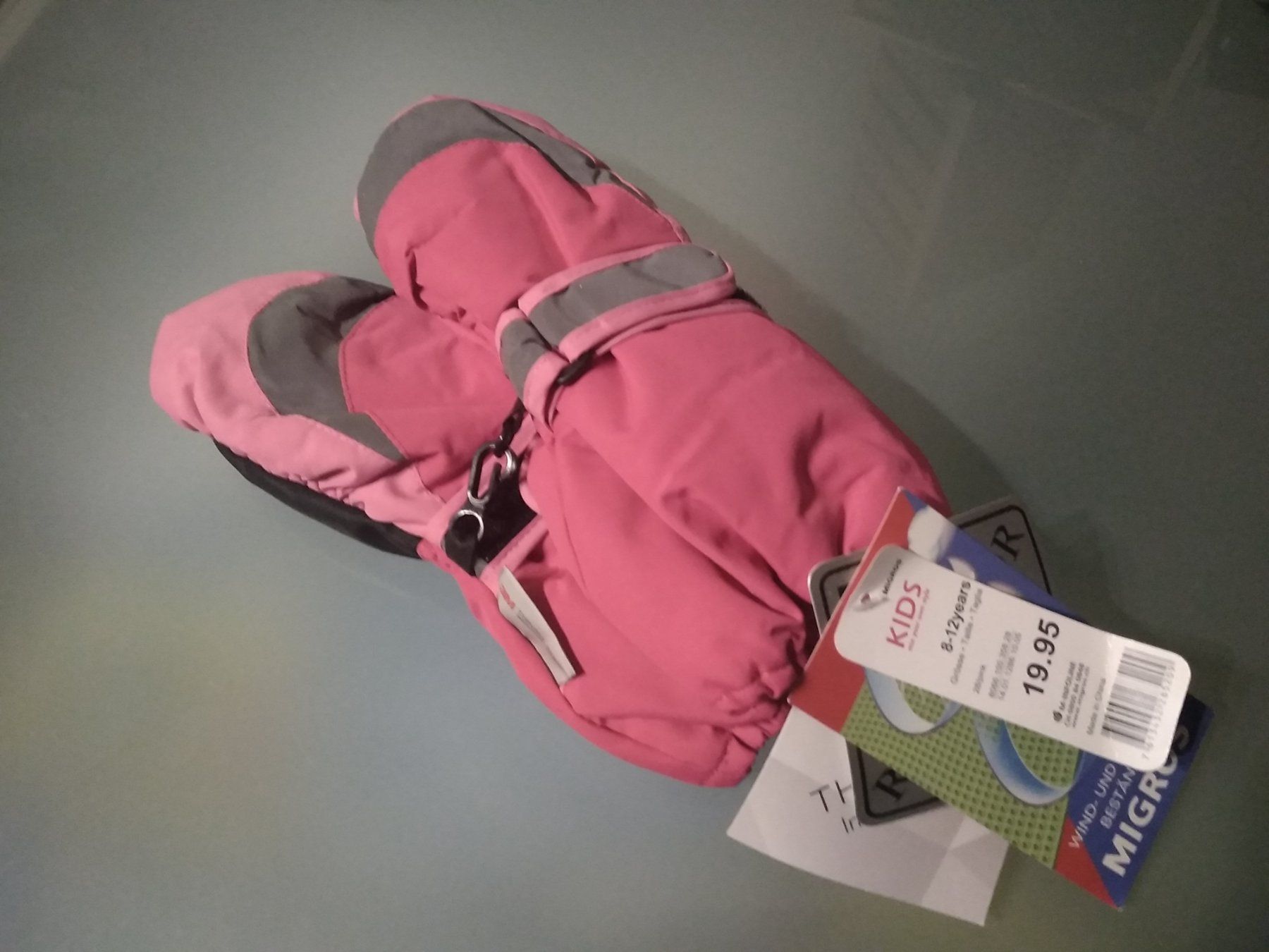 Kinderhandschuhe: Winterhandschuhe Grösse 8-12 Jahre – Neu und originalverpackt aus Bäch SZ von Swissy46 1