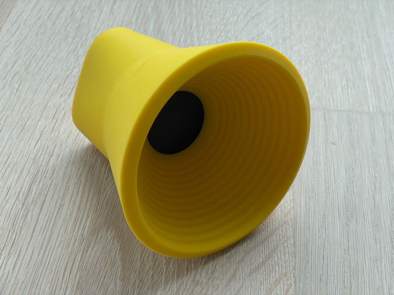 Casse acustiche: KAKKOii WOW Portabler Bluetooth Speaker Gelb – Usato da Zürich venduto da Marfe1 1