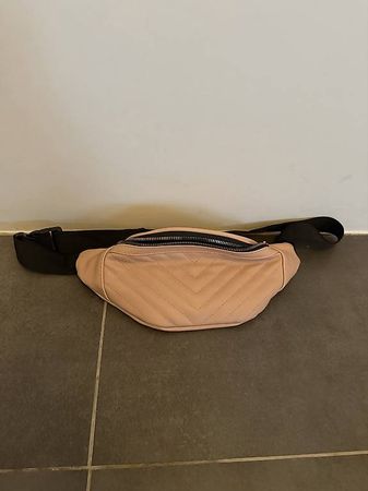 Sac banane rose poudré matelassé