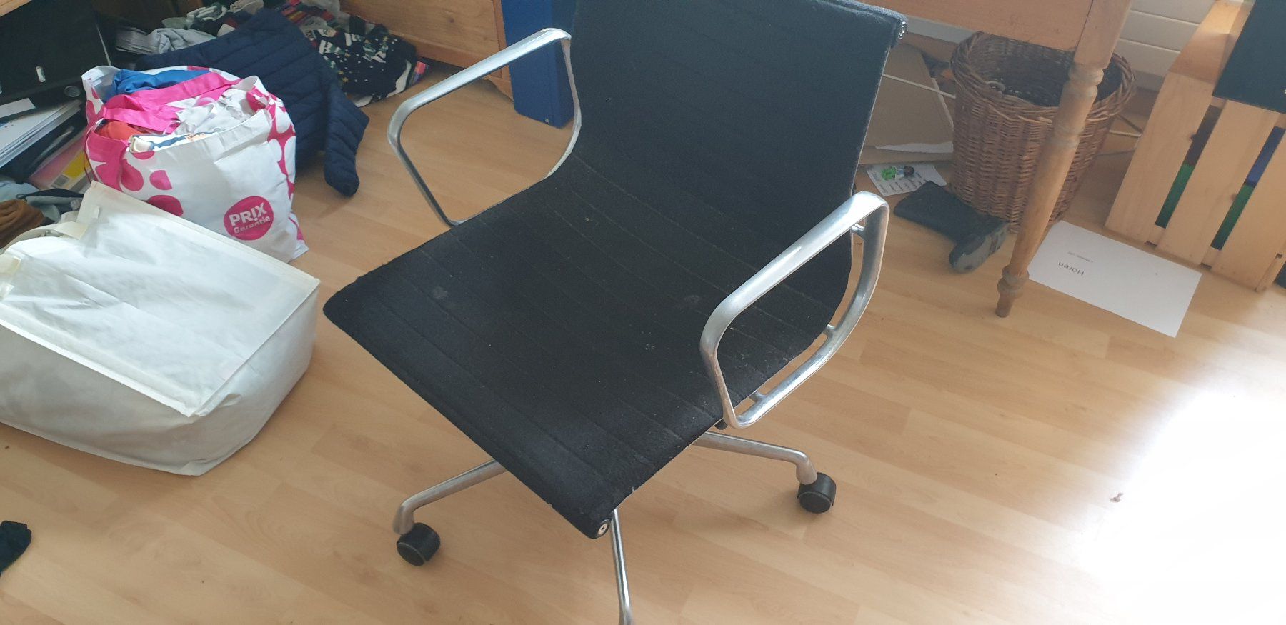 Eames Sedie: Eames Bürostuhl Aluminium Schwarz gebraucht – Usato da Berikon venduto da DEVDE