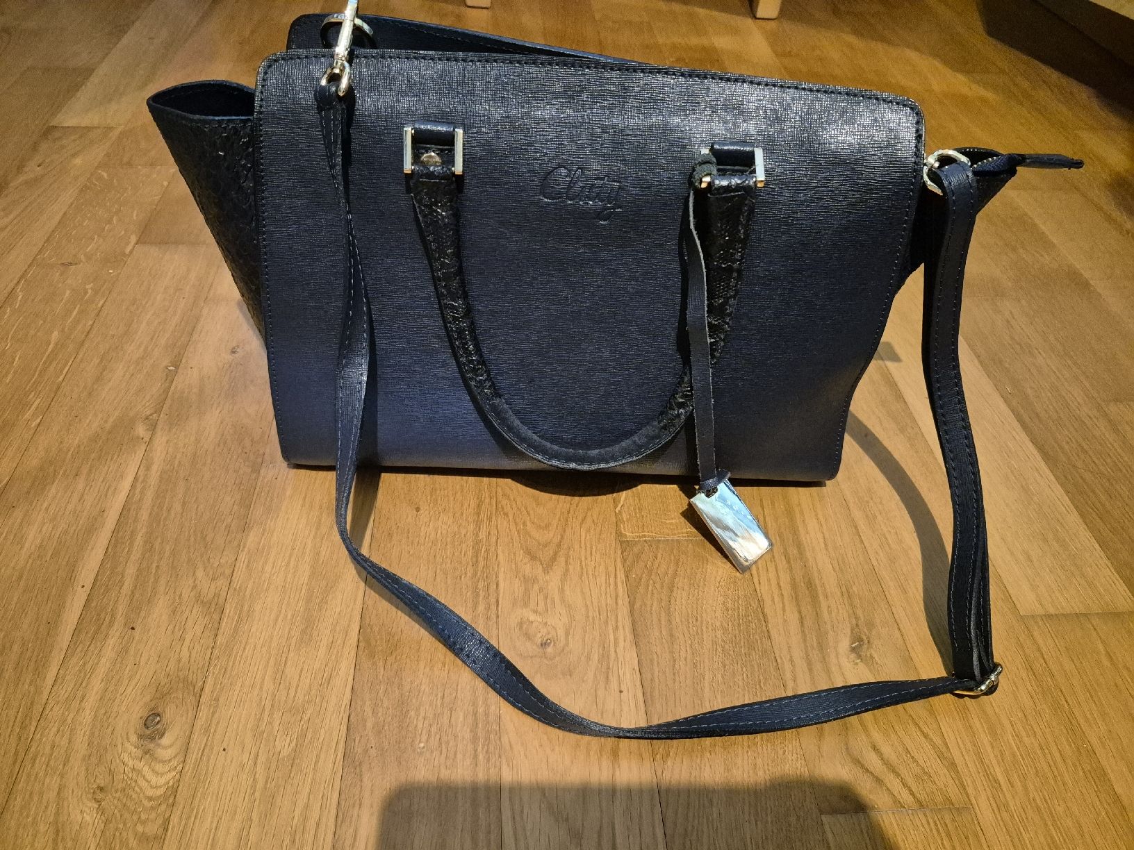 Sacs femmes: Dunkelblaue Ledertasche – D'occasion à Küssnacht am Rigi par Patty1993