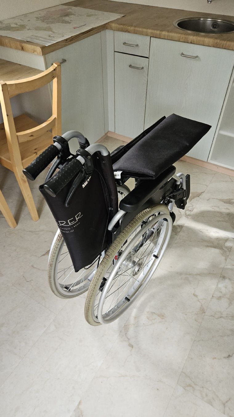 Sedie a rotelle: Rollstuhl standard - 50 cm – Usato da Zürich venduto da P.N 3