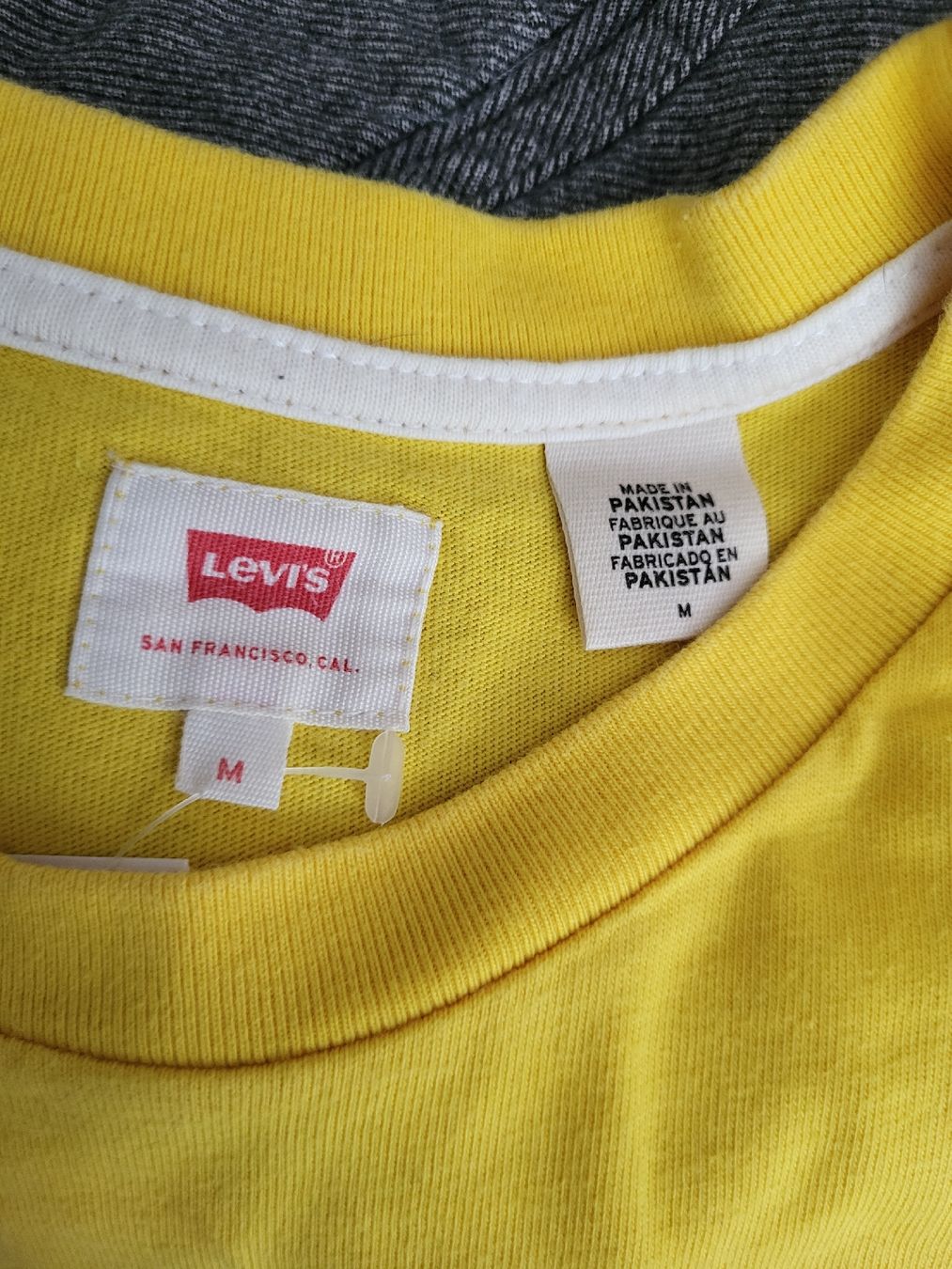 Levi's T-shirt: Levis T Shirt – Usato da Therwil venduto da Hexe13 2