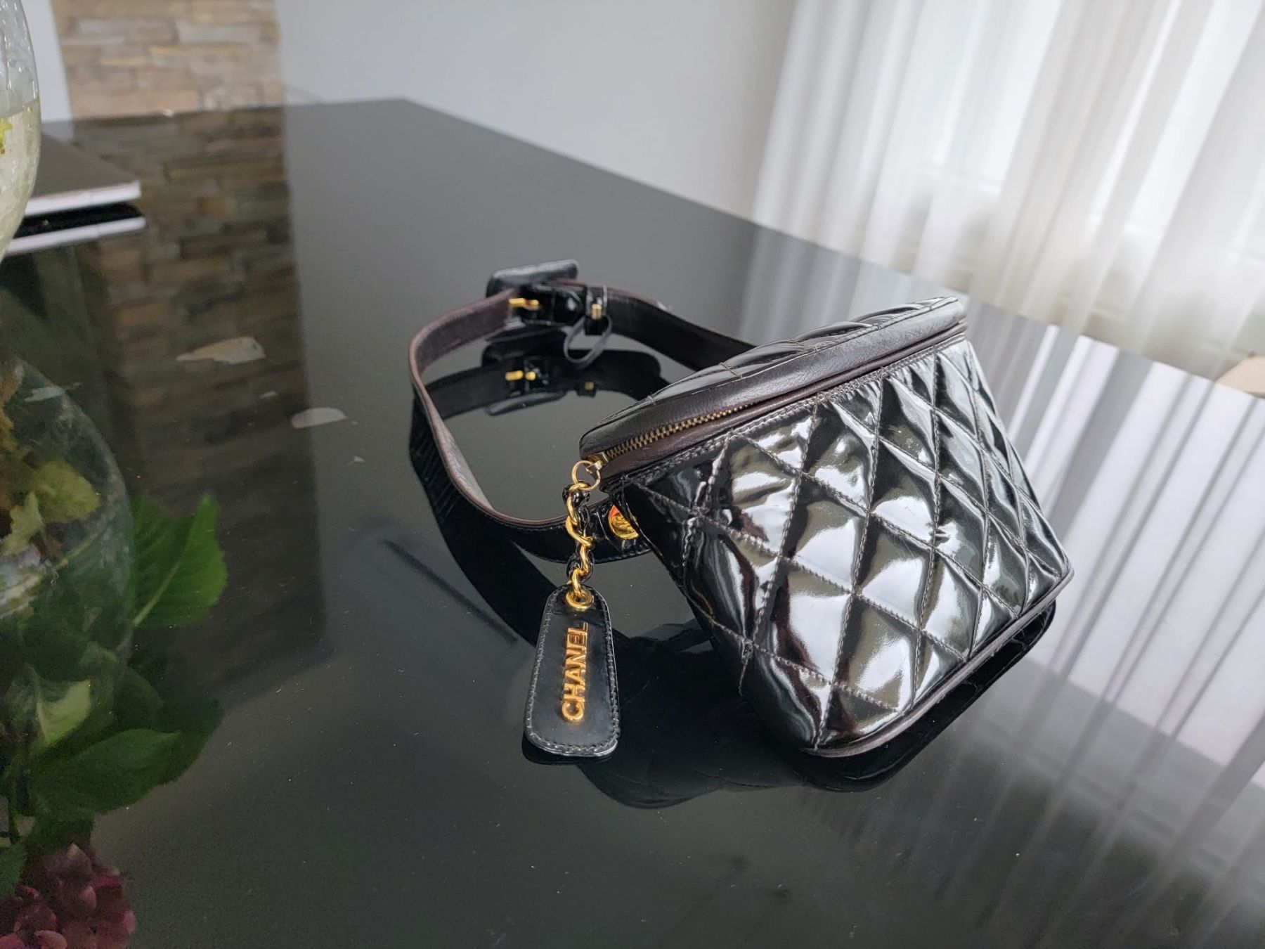 Chanel Borse da donna: Chanel Gürteltasche aus Lackleder – Usato da Wädenswil venduto da lisibit