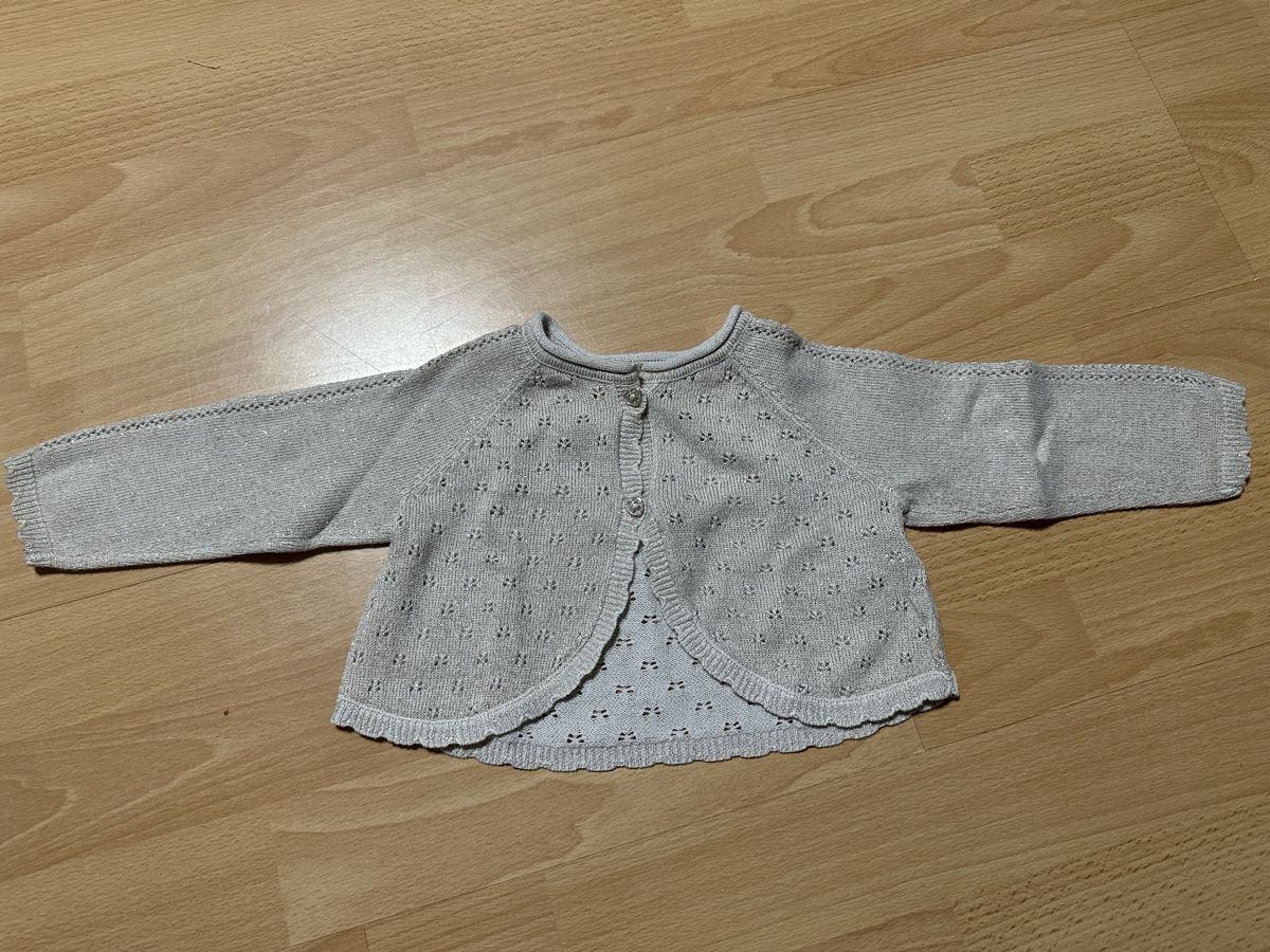 Pullover & Sweatshirts: Baby Strickjacke – Gebraucht aus Düdingen von Laeri96