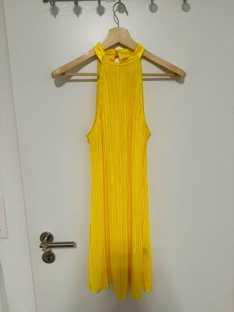 Shein Kleid plissiert gelb Grösse M -neu